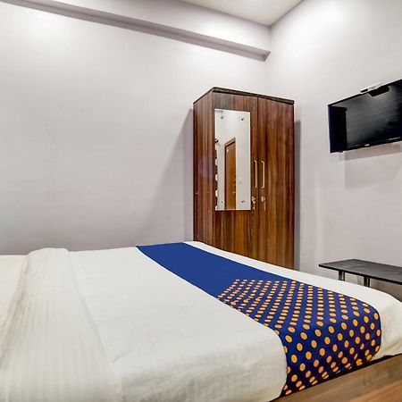 Spot On 76764 Hotel Lux Indore Dış mekan fotoğraf