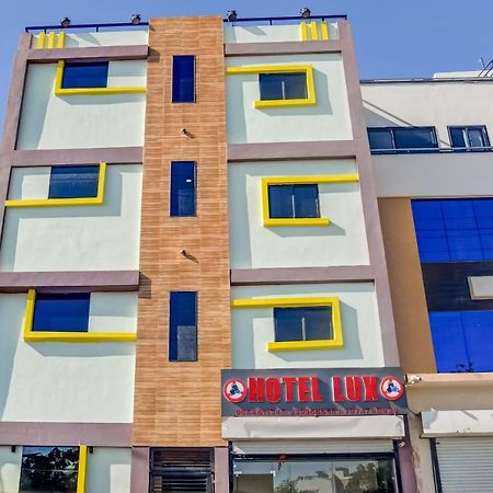 Spot On 76764 Hotel Lux Indore Dış mekan fotoğraf
