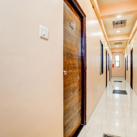 Spot On 76764 Hotel Lux Indore Dış mekan fotoğraf
