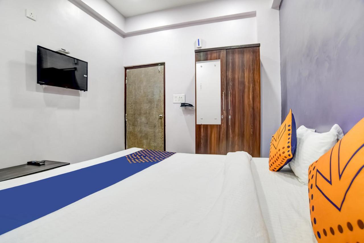 Spot On 76764 Hotel Lux Indore Dış mekan fotoğraf
