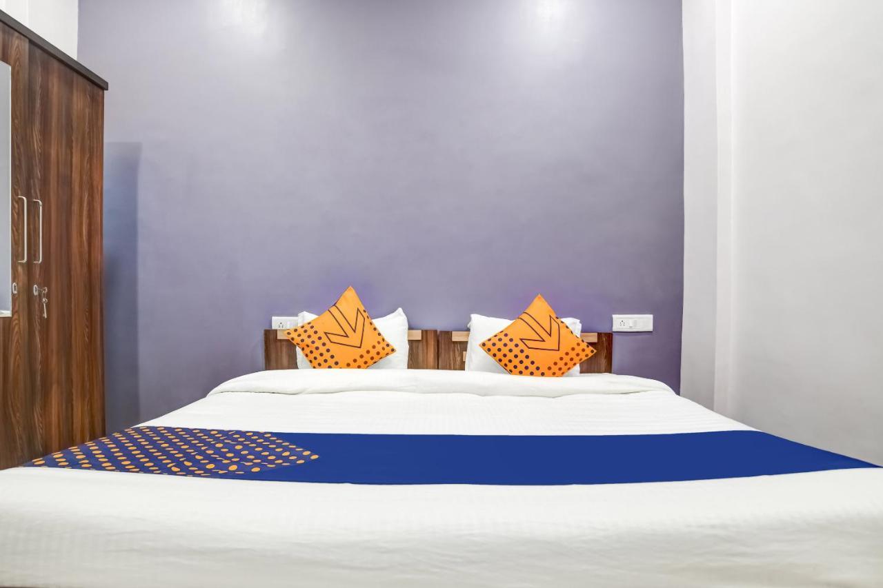 Spot On 76764 Hotel Lux Indore Dış mekan fotoğraf