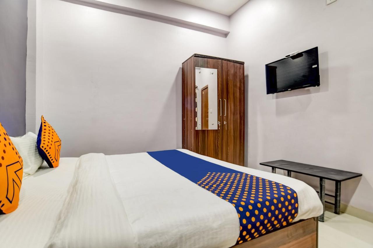 Spot On 76764 Hotel Lux Indore Dış mekan fotoğraf
