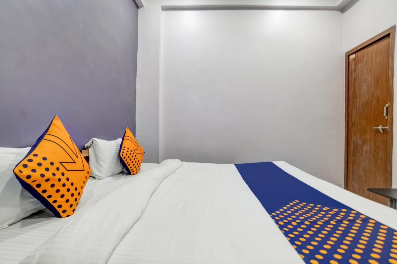 Spot On 76764 Hotel Lux Indore Dış mekan fotoğraf