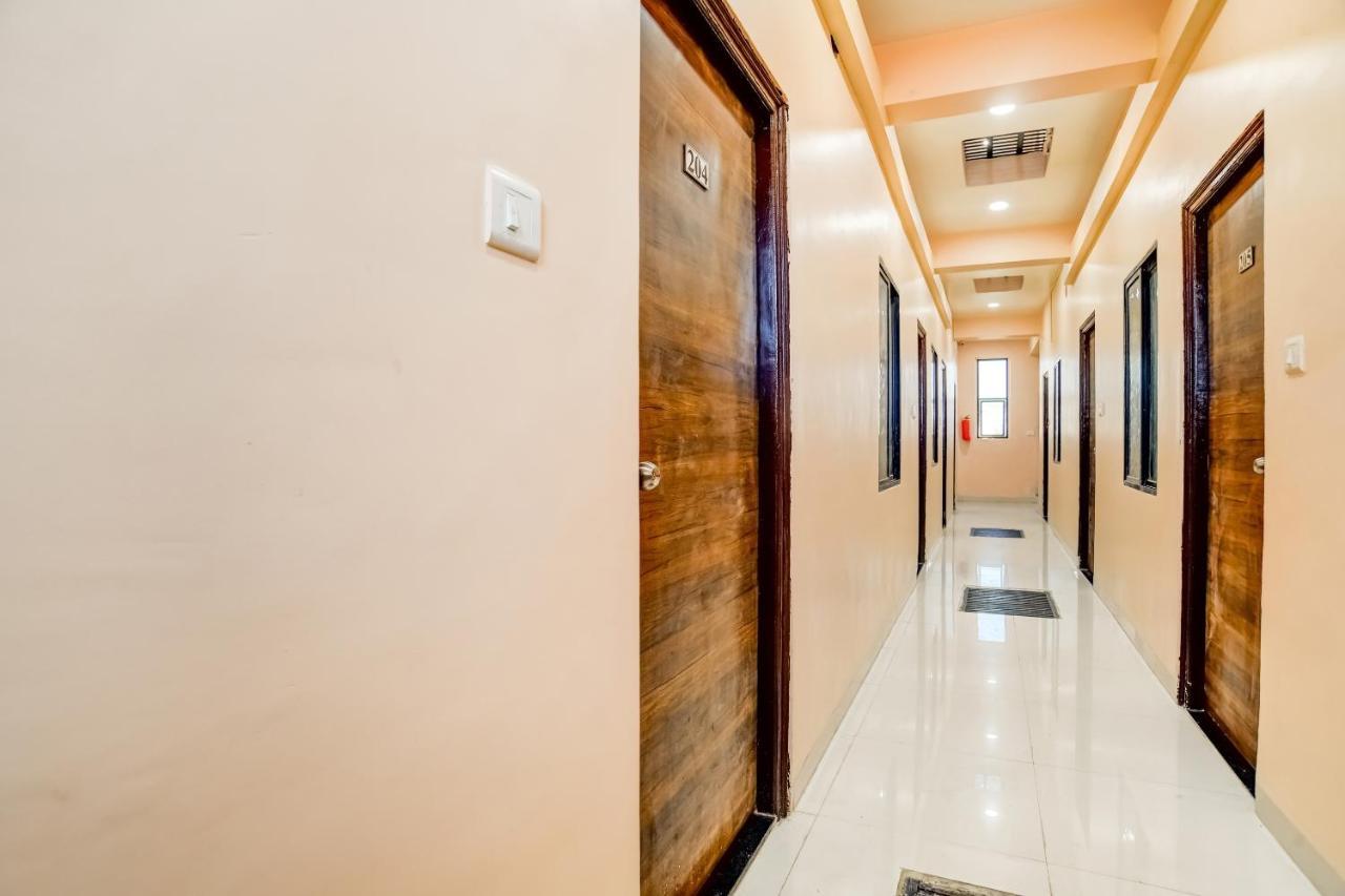 Spot On 76764 Hotel Lux Indore Dış mekan fotoğraf