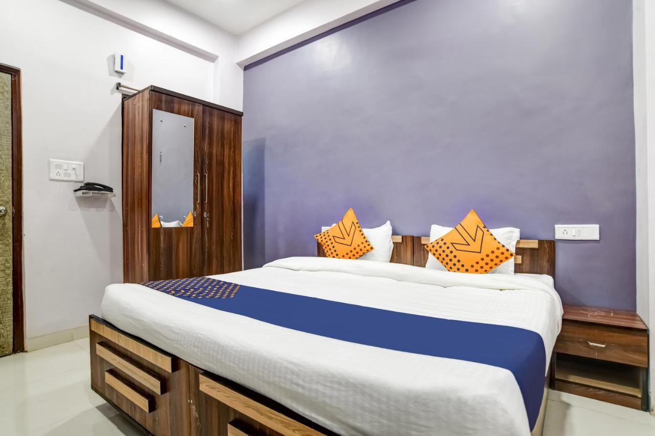Spot On 76764 Hotel Lux Indore Dış mekan fotoğraf
