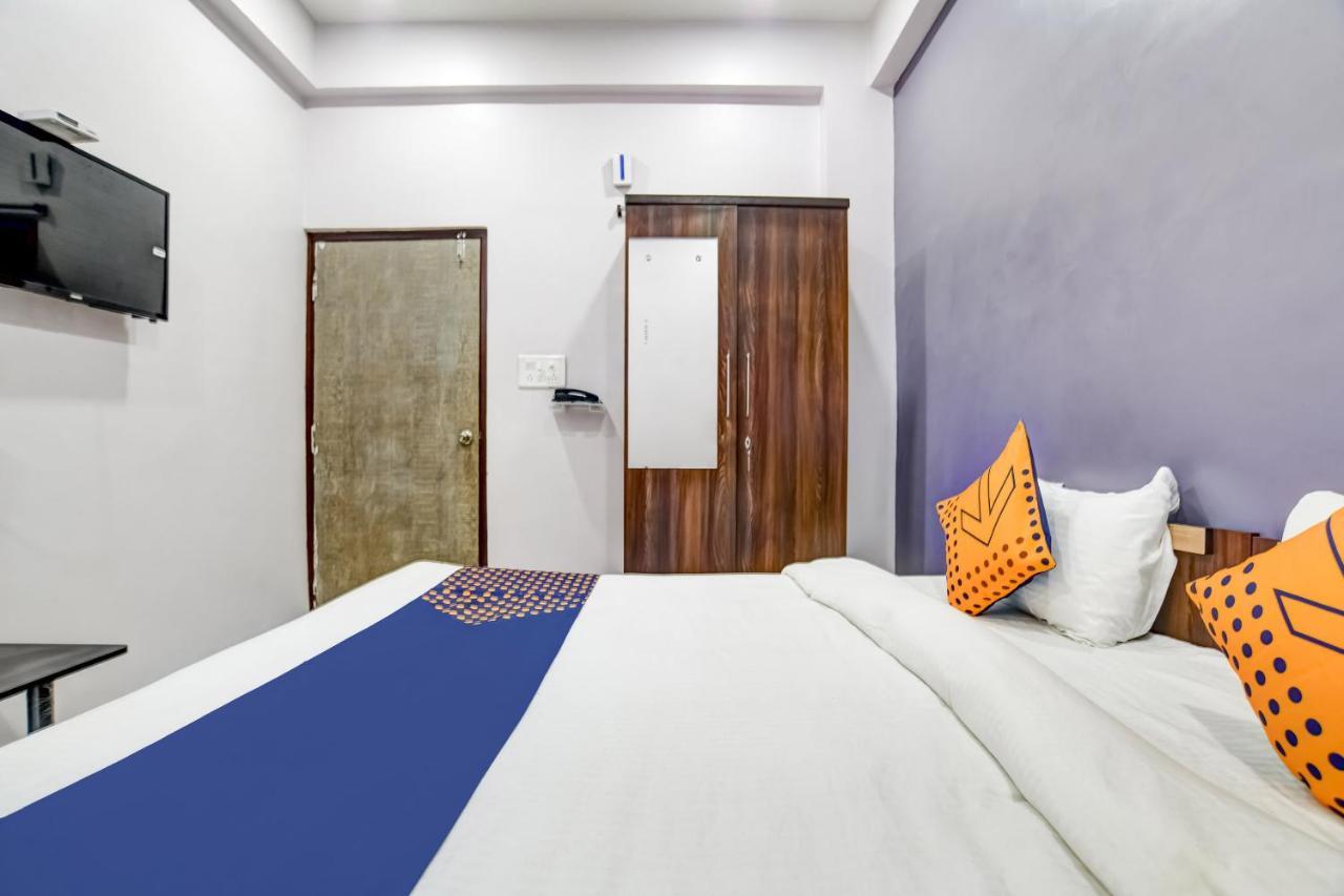 Spot On 76764 Hotel Lux Indore Dış mekan fotoğraf