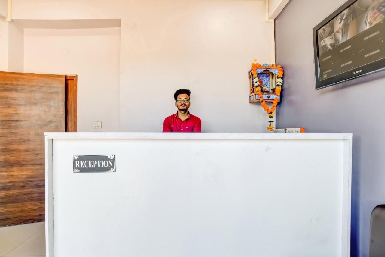 Spot On 76764 Hotel Lux Indore Dış mekan fotoğraf