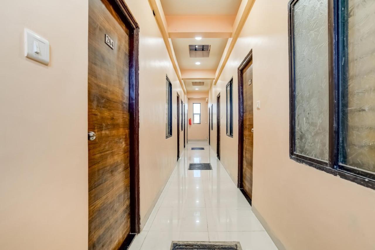 Spot On 76764 Hotel Lux Indore Dış mekan fotoğraf