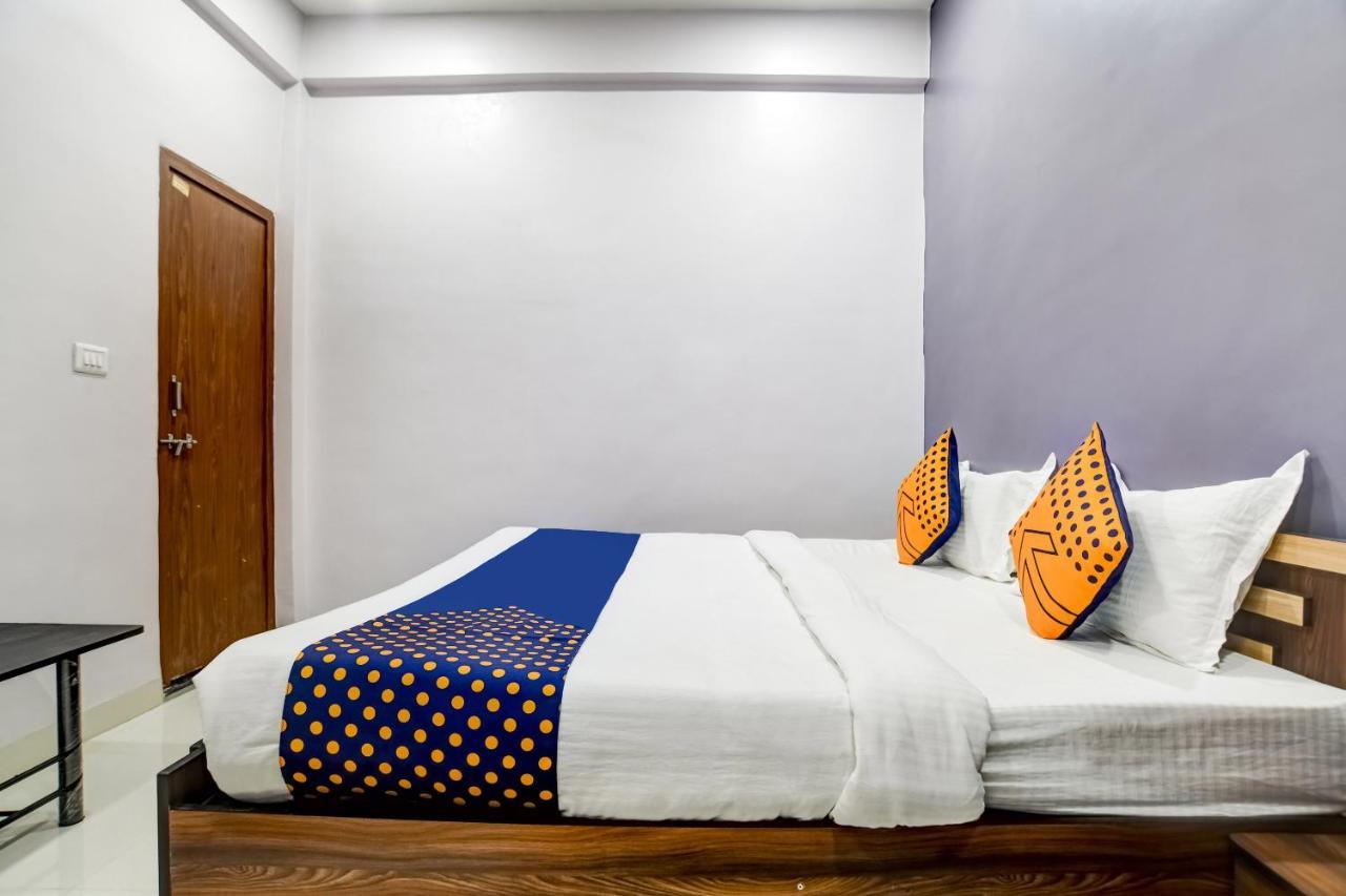 Spot On 76764 Hotel Lux Indore Dış mekan fotoğraf