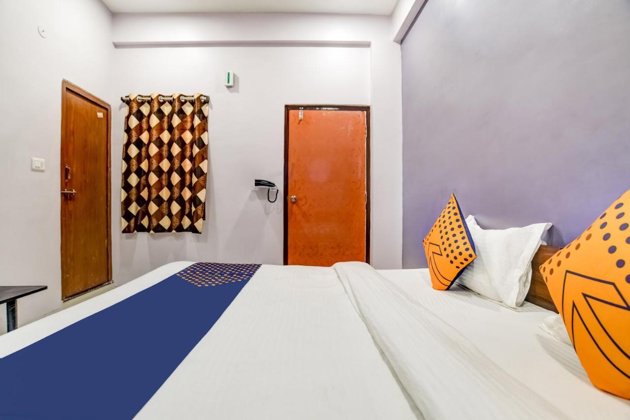 Spot On 76764 Hotel Lux Indore Dış mekan fotoğraf