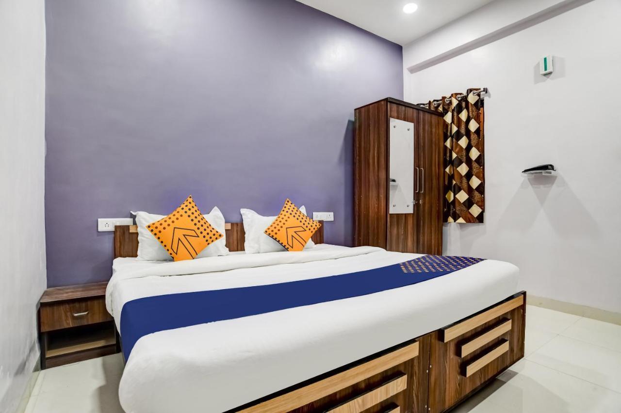 Spot On 76764 Hotel Lux Indore Dış mekan fotoğraf