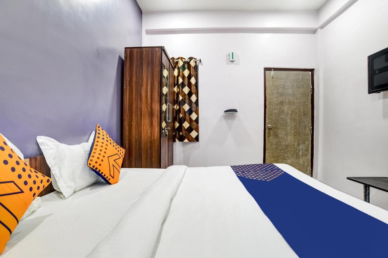 Spot On 76764 Hotel Lux Indore Dış mekan fotoğraf