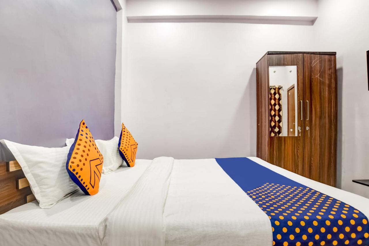 Spot On 76764 Hotel Lux Indore Dış mekan fotoğraf