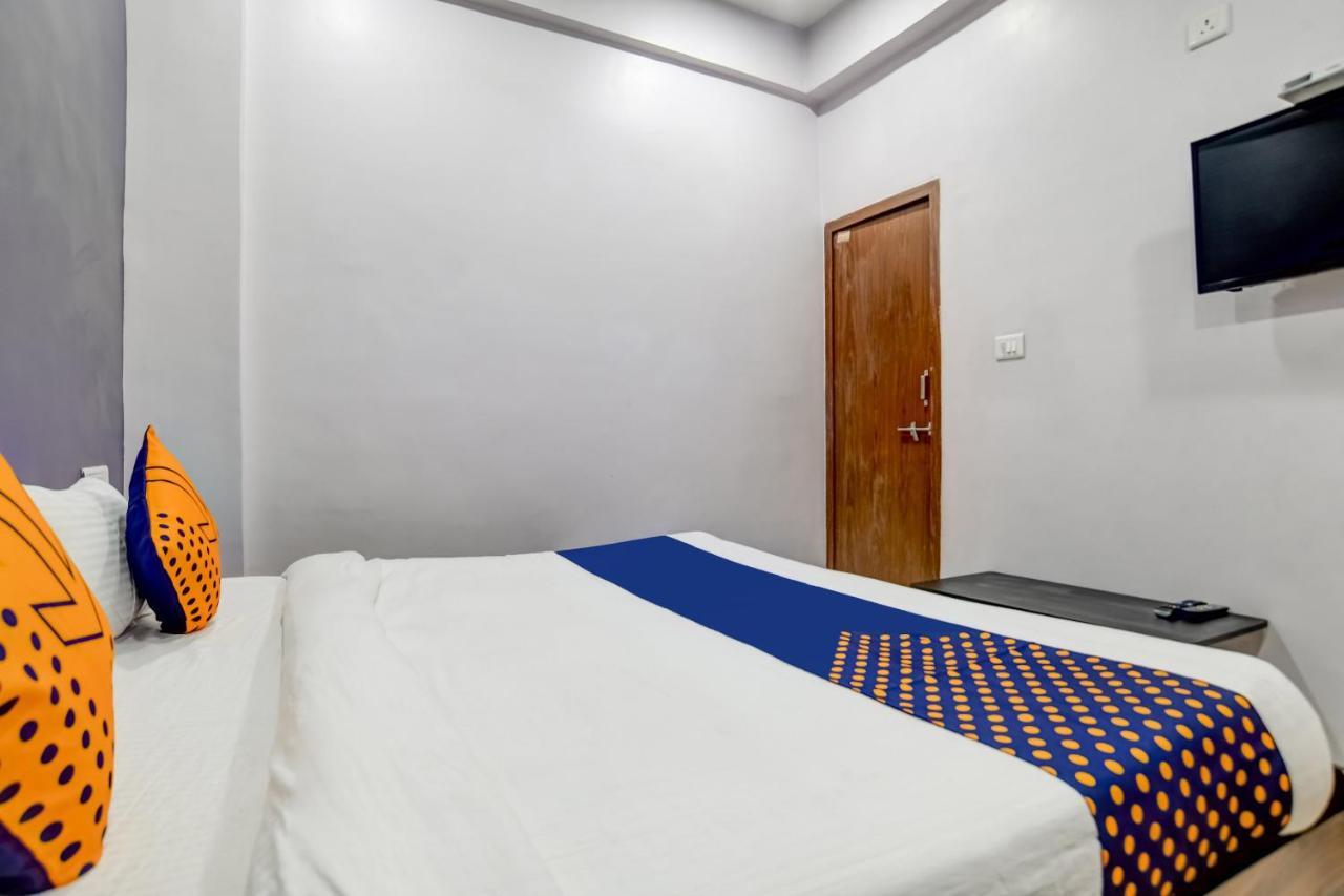 Spot On 76764 Hotel Lux Indore Dış mekan fotoğraf