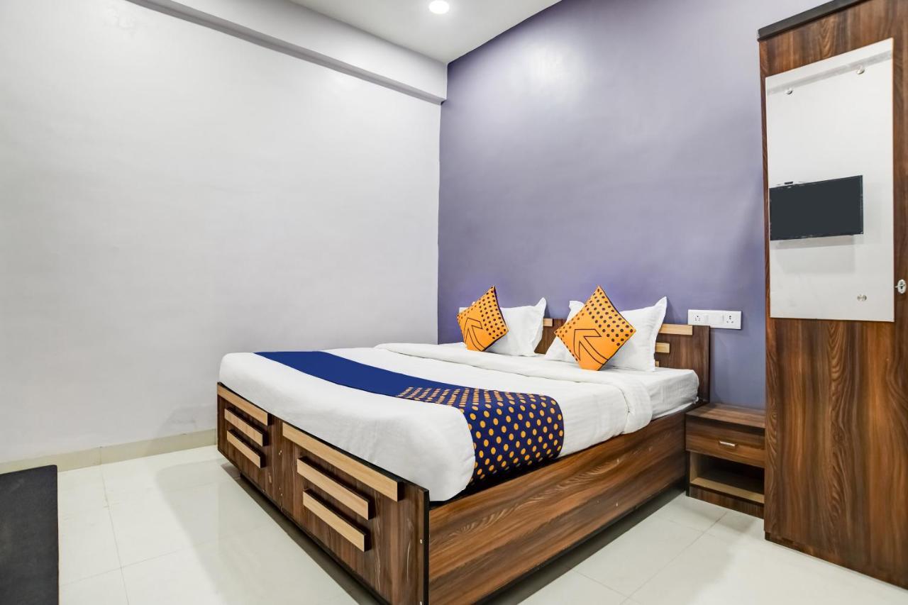 Spot On 76764 Hotel Lux Indore Dış mekan fotoğraf