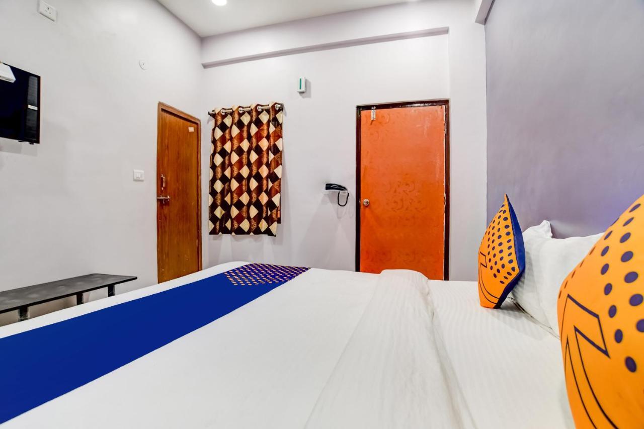 Spot On 76764 Hotel Lux Indore Dış mekan fotoğraf